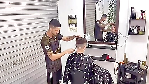 Hairdresser with an ass hole takes a dick in her hole