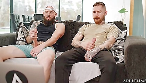 Gay babe with an amazing body enjoys a good orgasm