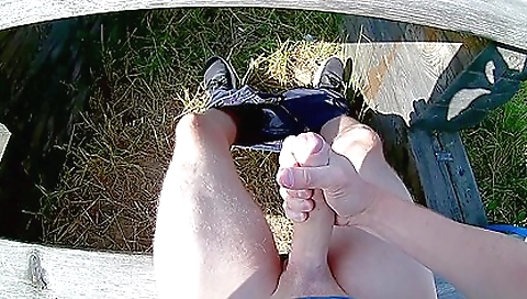 Amateur babe caught and filmed cumming on a jogster