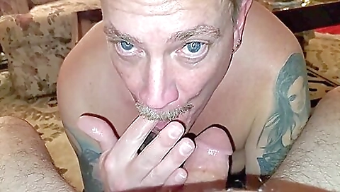 A big cock with a deep throat and tattoos is in the pool