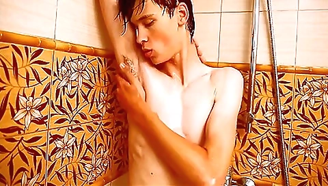 A sexy brunette beauty Glenn wants to be banged deeply